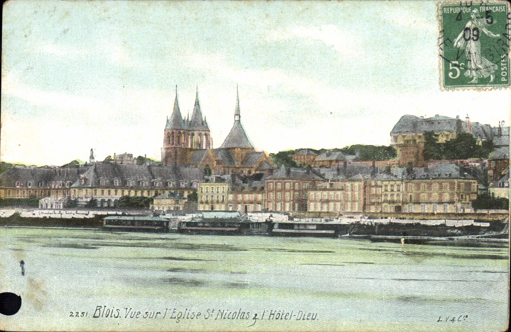 CPA Blois Vue Sur L'Eglise St Nicotas L'Hotel Dieu