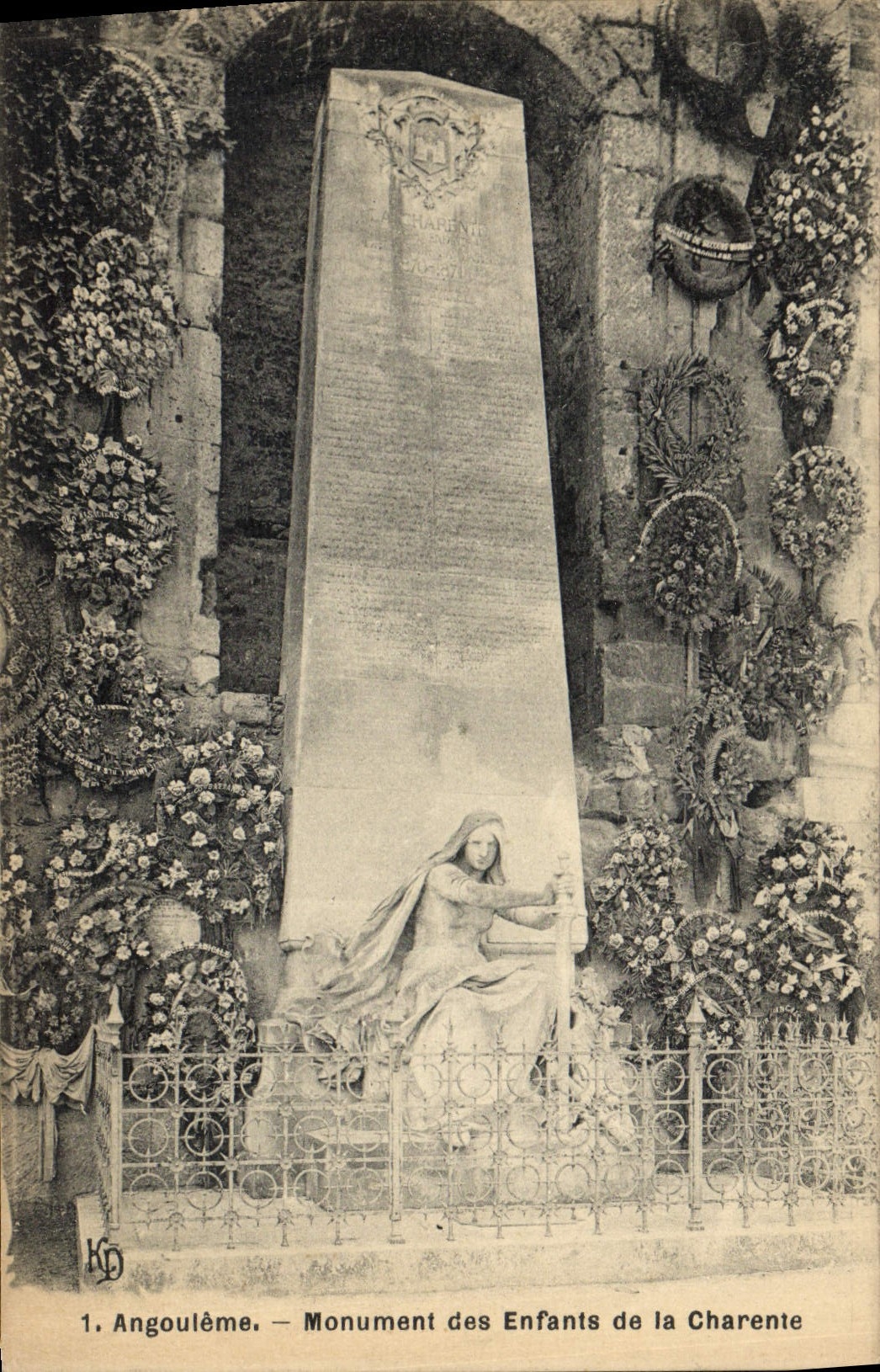 VINTAGE POSTCARD Angouleme Monument of the Children of Charente