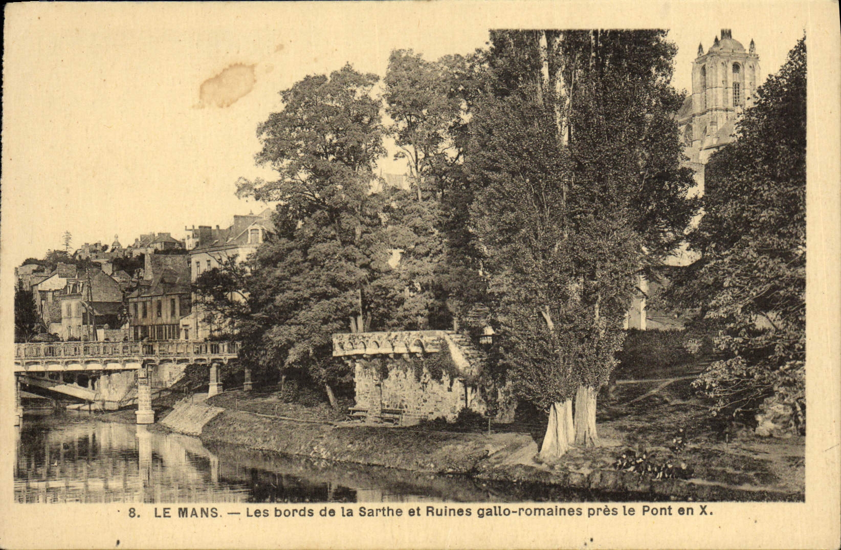 VINTAGE POSTCARD Mans Edges of the Sarthe and Roman Ruines gallo close the bridge in X