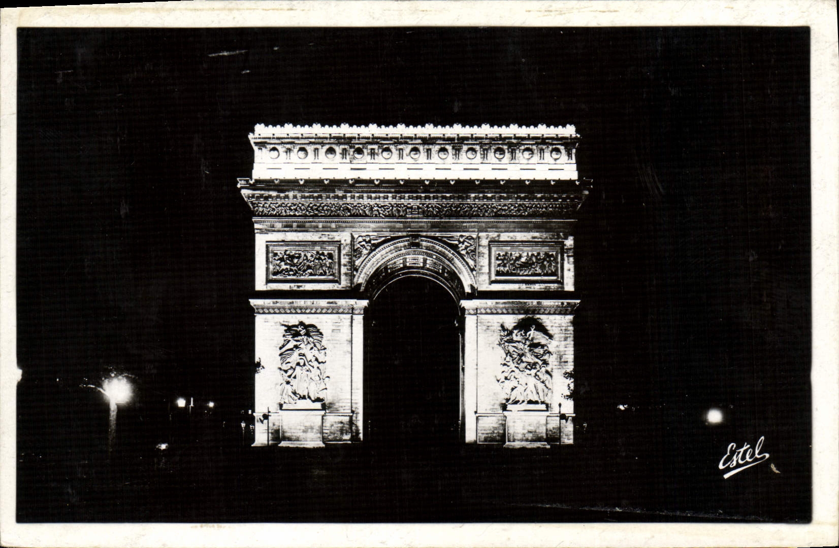 CPM Paris L'Arc de Triomphe de L'Etoile illumine