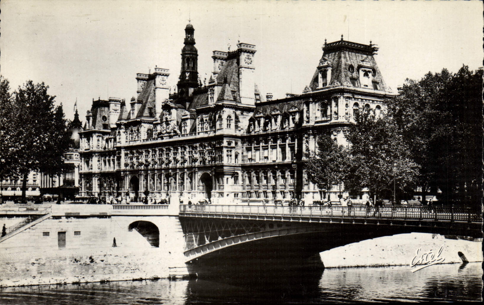 MODERN CARD Paris the Town hall