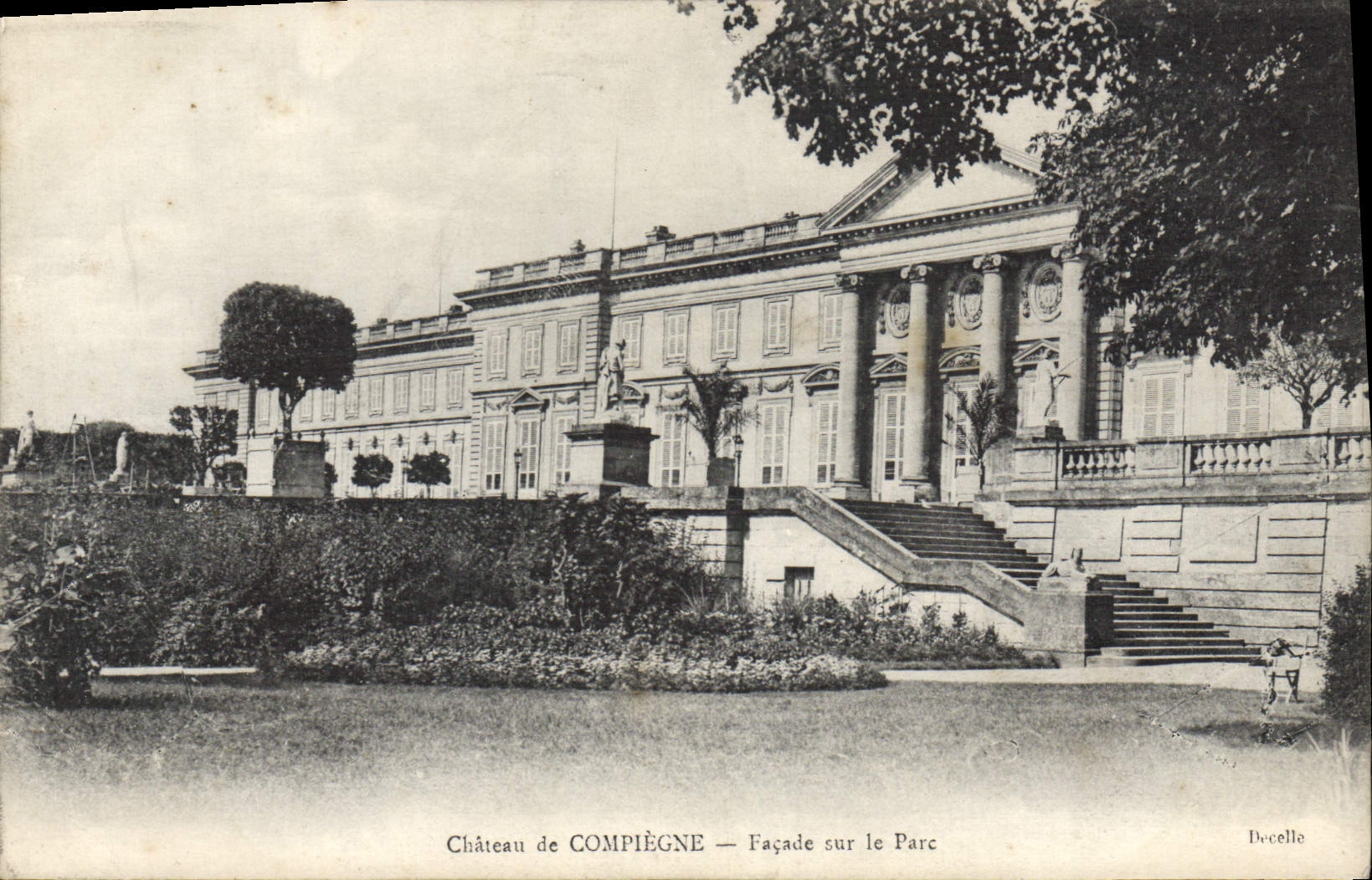 CPA Chateau de Compiegne Facade sur le Parc