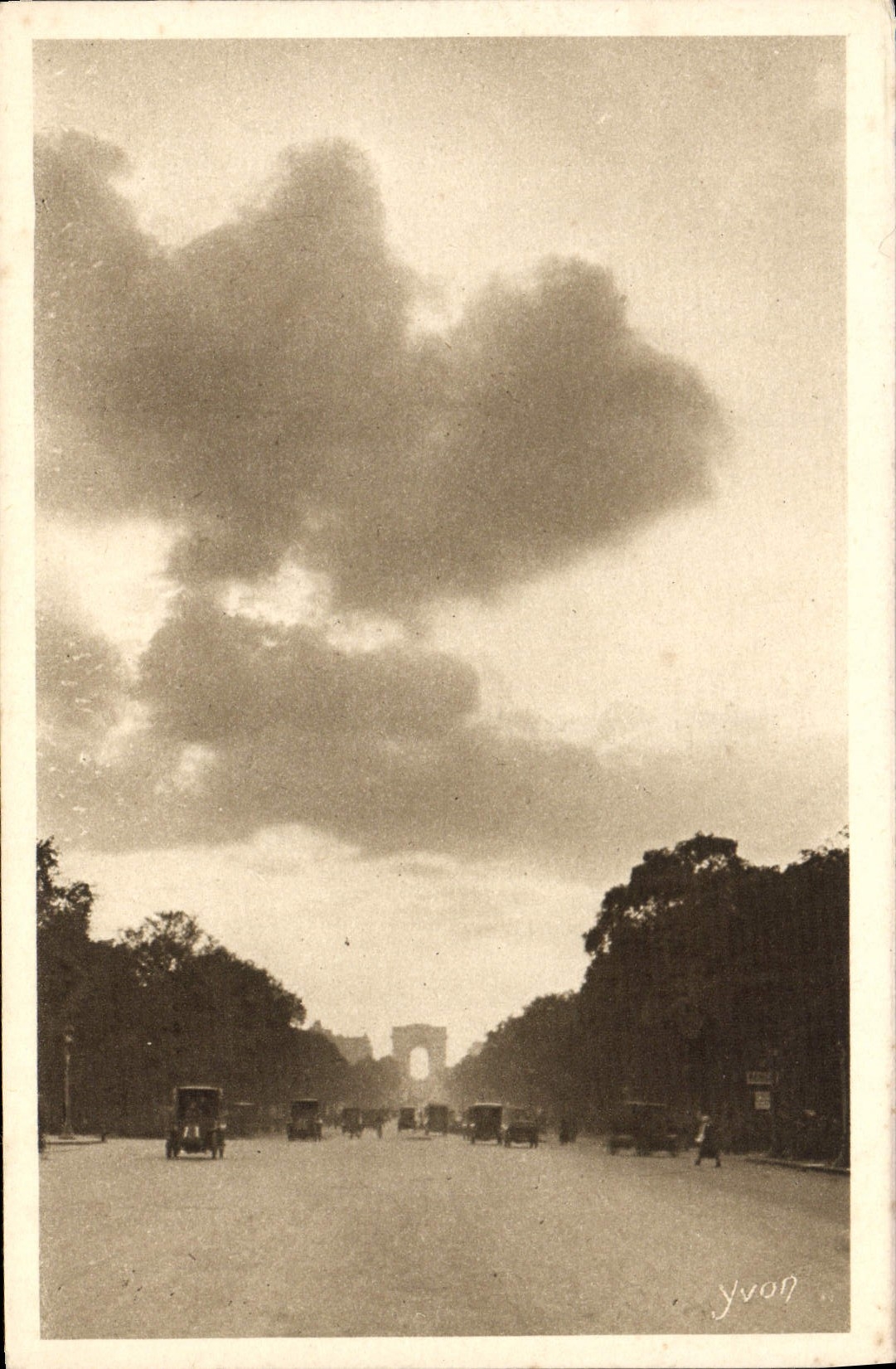 CPA Paris Avenue des Champs Elysees