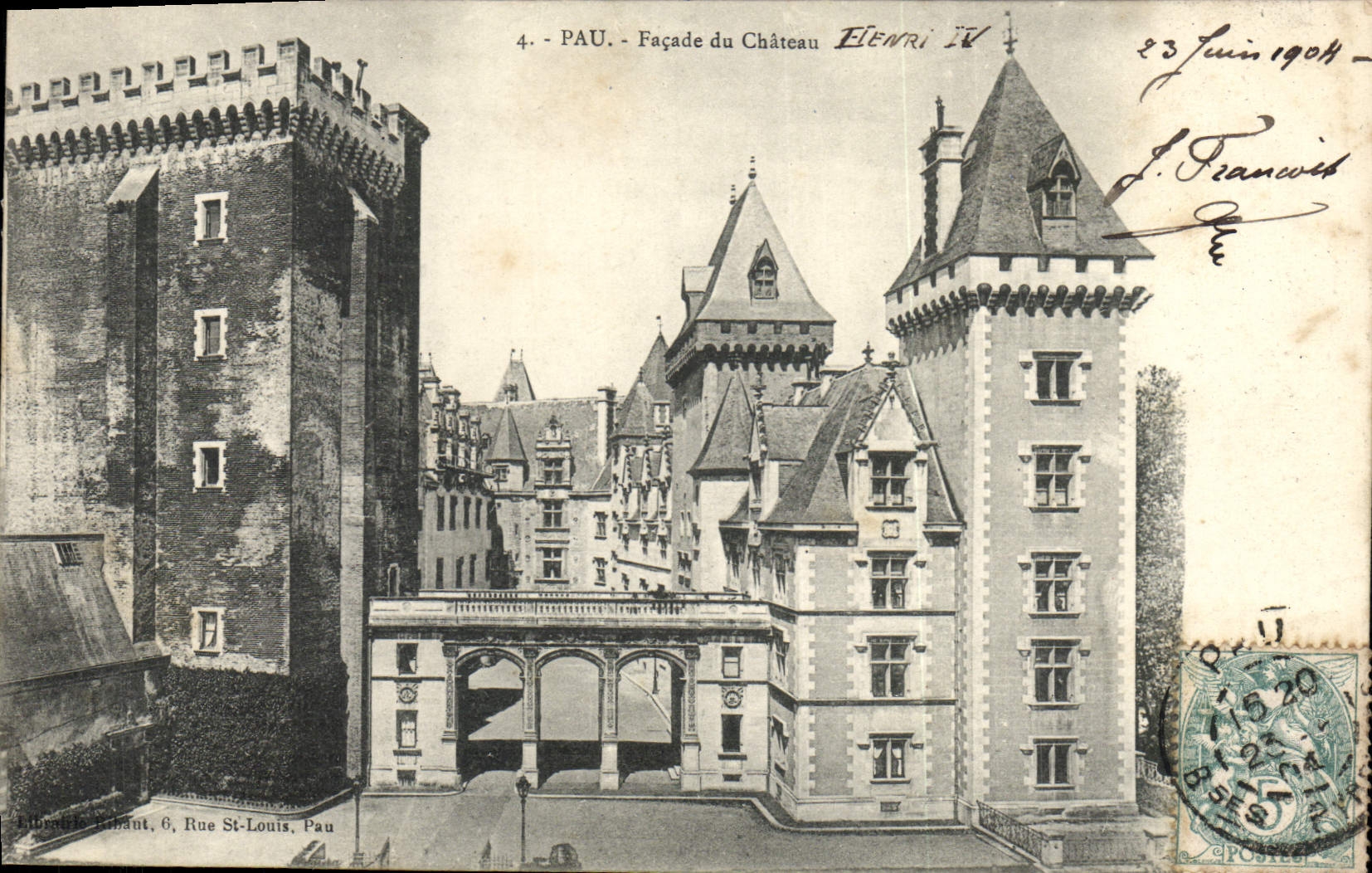 Ataque frontal de Pau de la POSTAL de la VENDIMIA del castillo