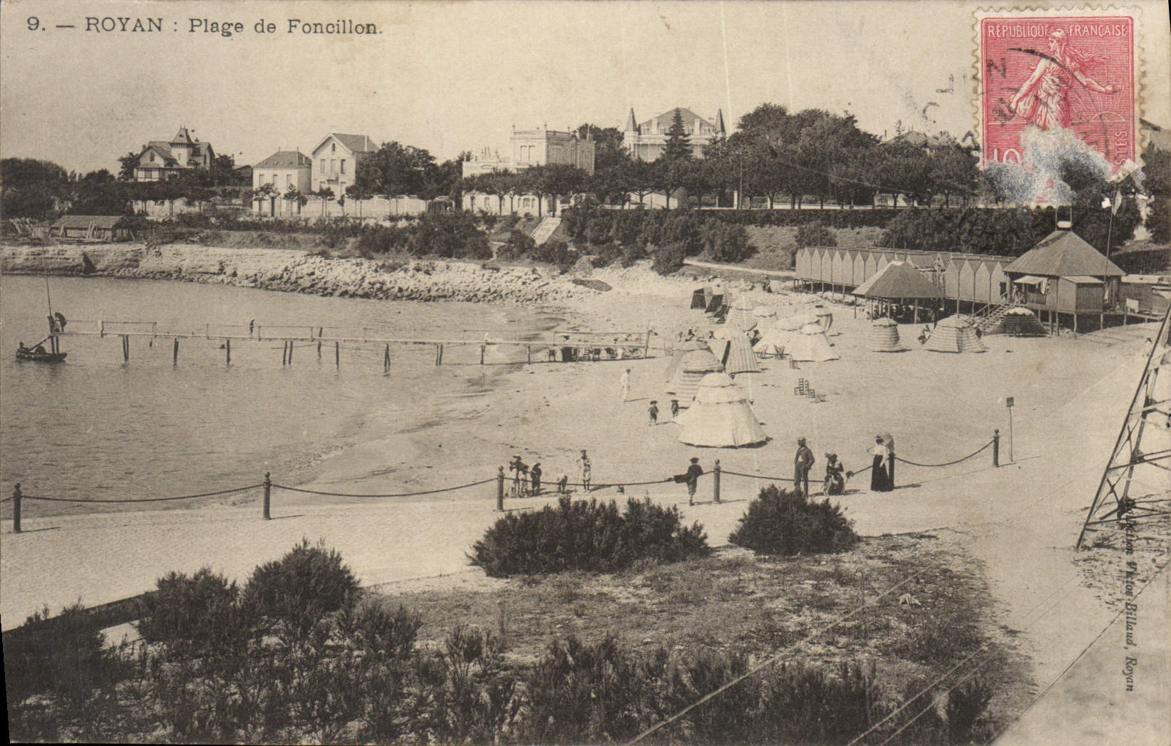 VINTAGE POSTCARD Royan Beach De Foncilion