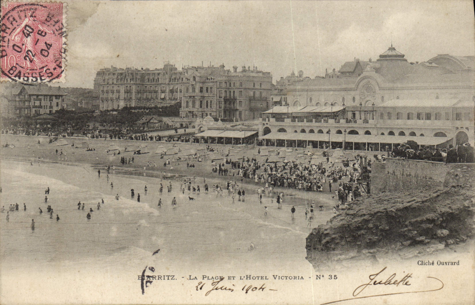 CPA Biarritz La Place Et L'Hotel Victoria
