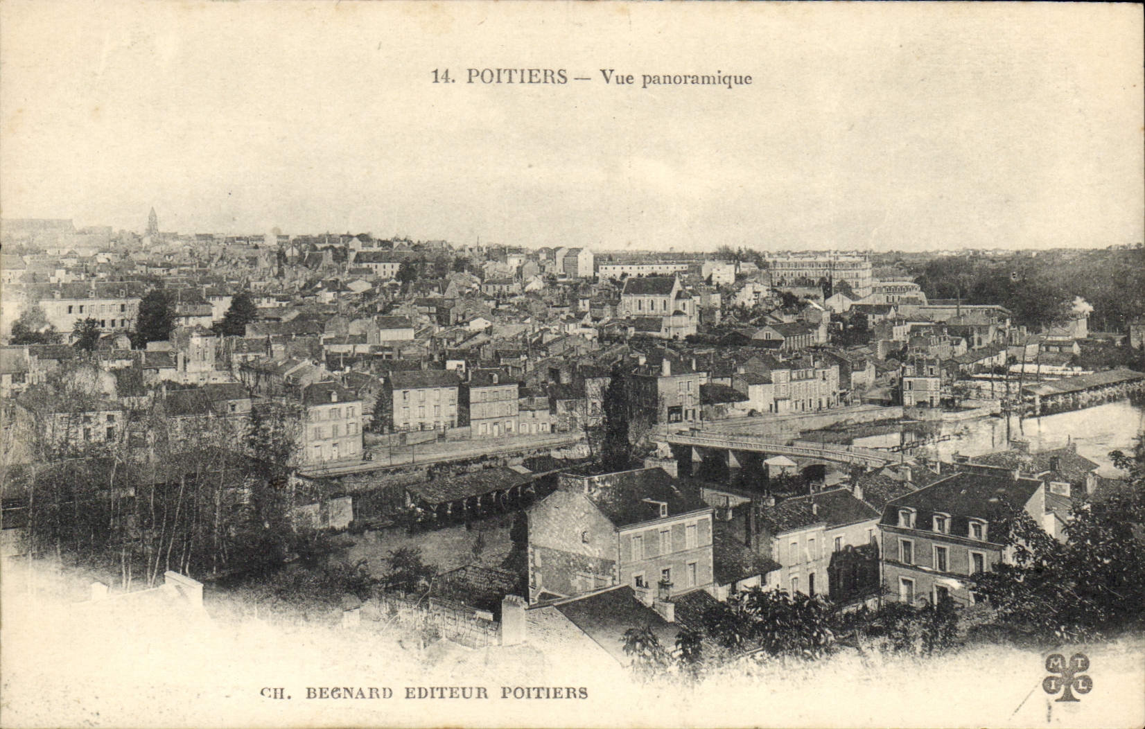 CPA Poitiers Vue Panoramique