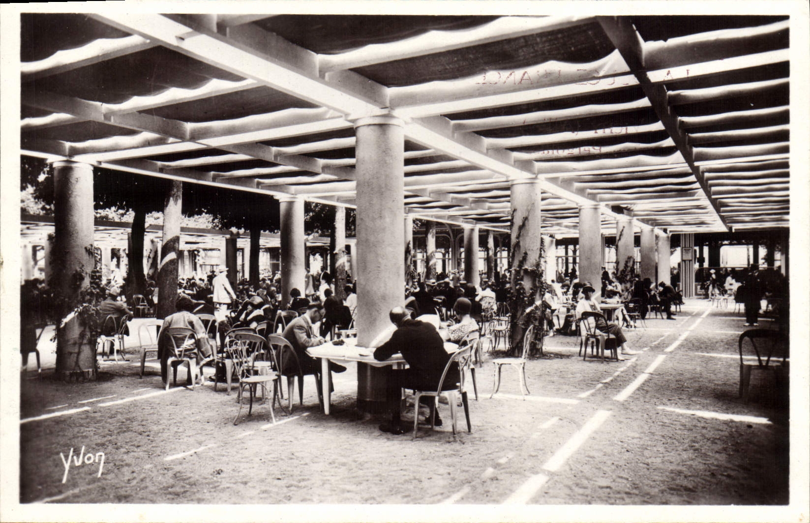 CPA Vichy Les Pergolas