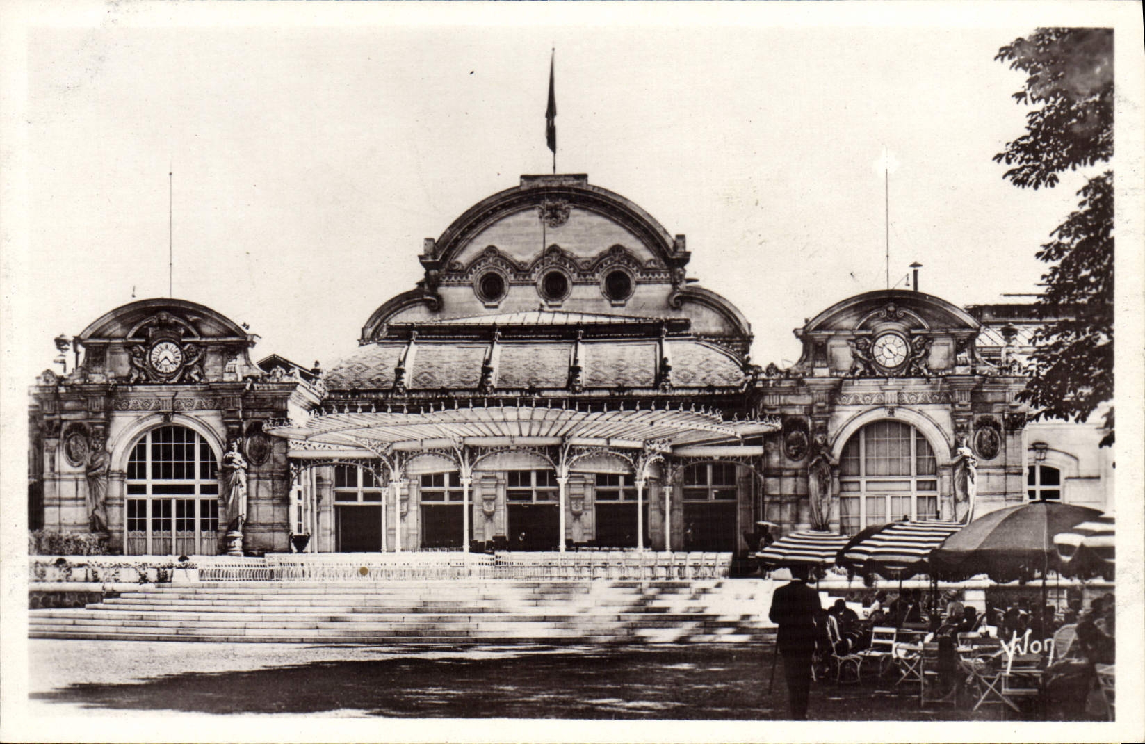CPA Vichy Facade Du Grand Casino