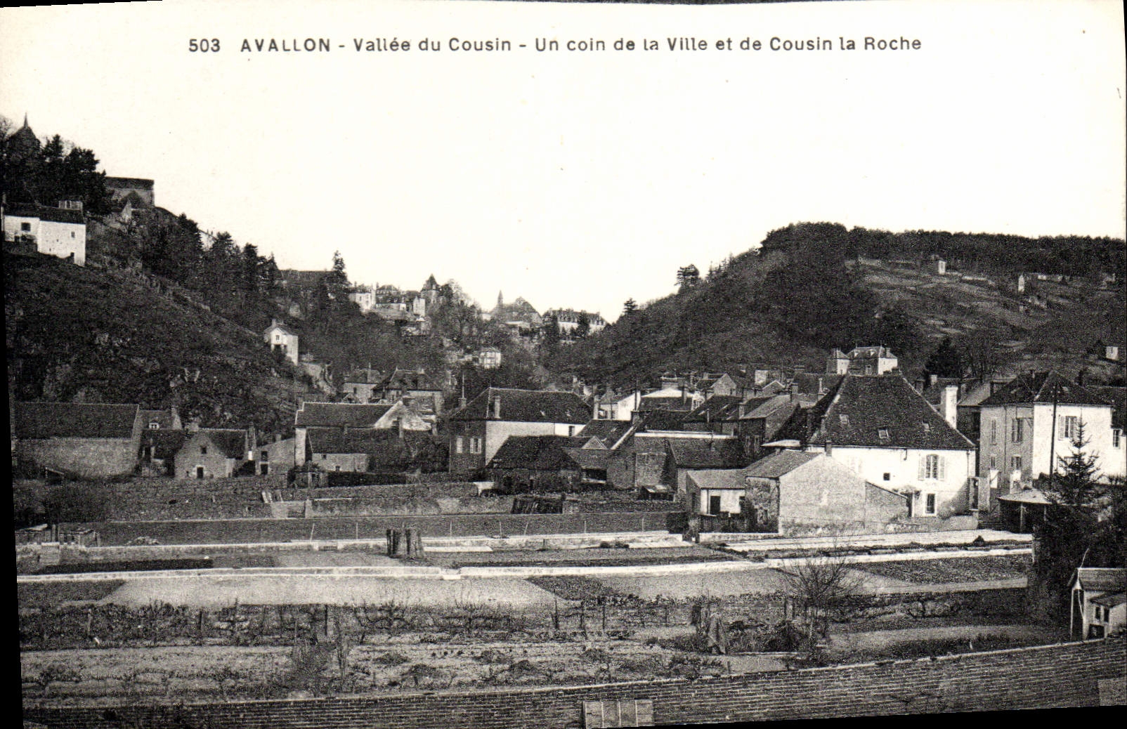 Valle de Avallon de la POSTAL de la VENDIMIA del primo una esquina de la ciudad y del primo la roca