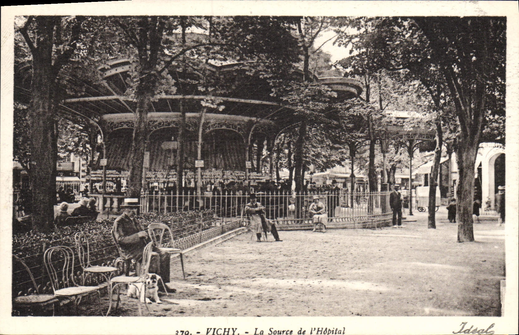 VINTAGE POSTCARD Vichy the Source De I' Hopital