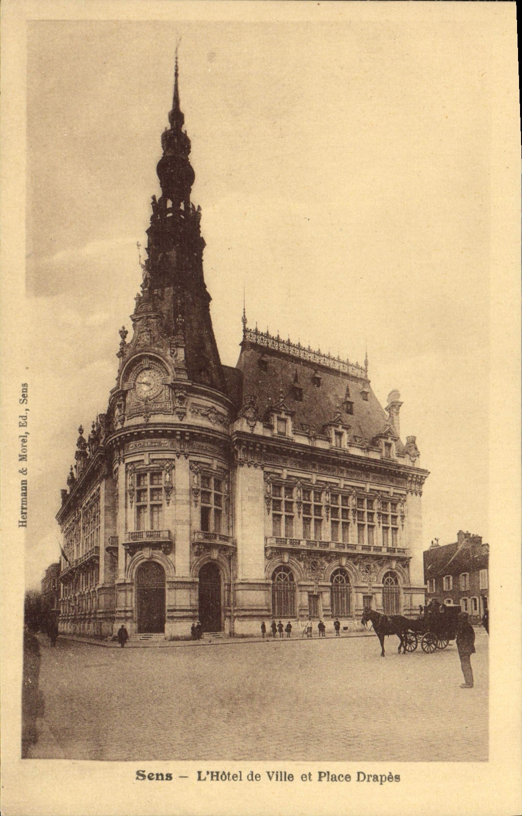 CPA Sens L'Hotel De Ville Et Place Drapes