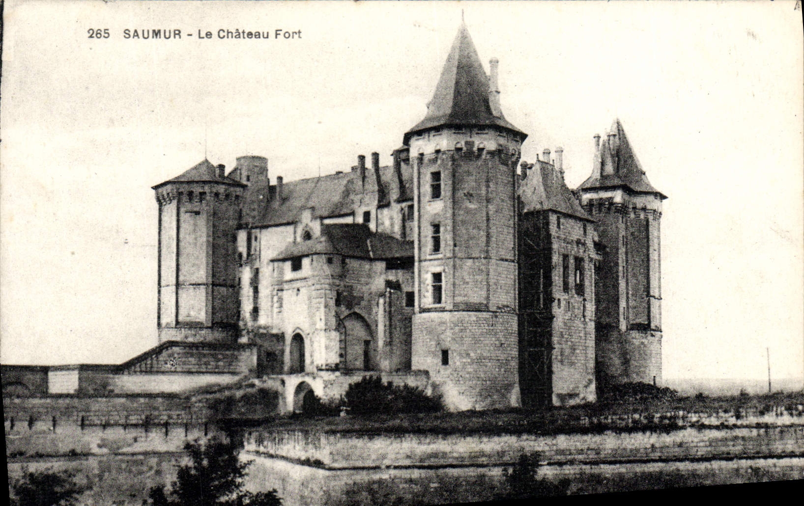 CPA Saumur Le Chateau Fort