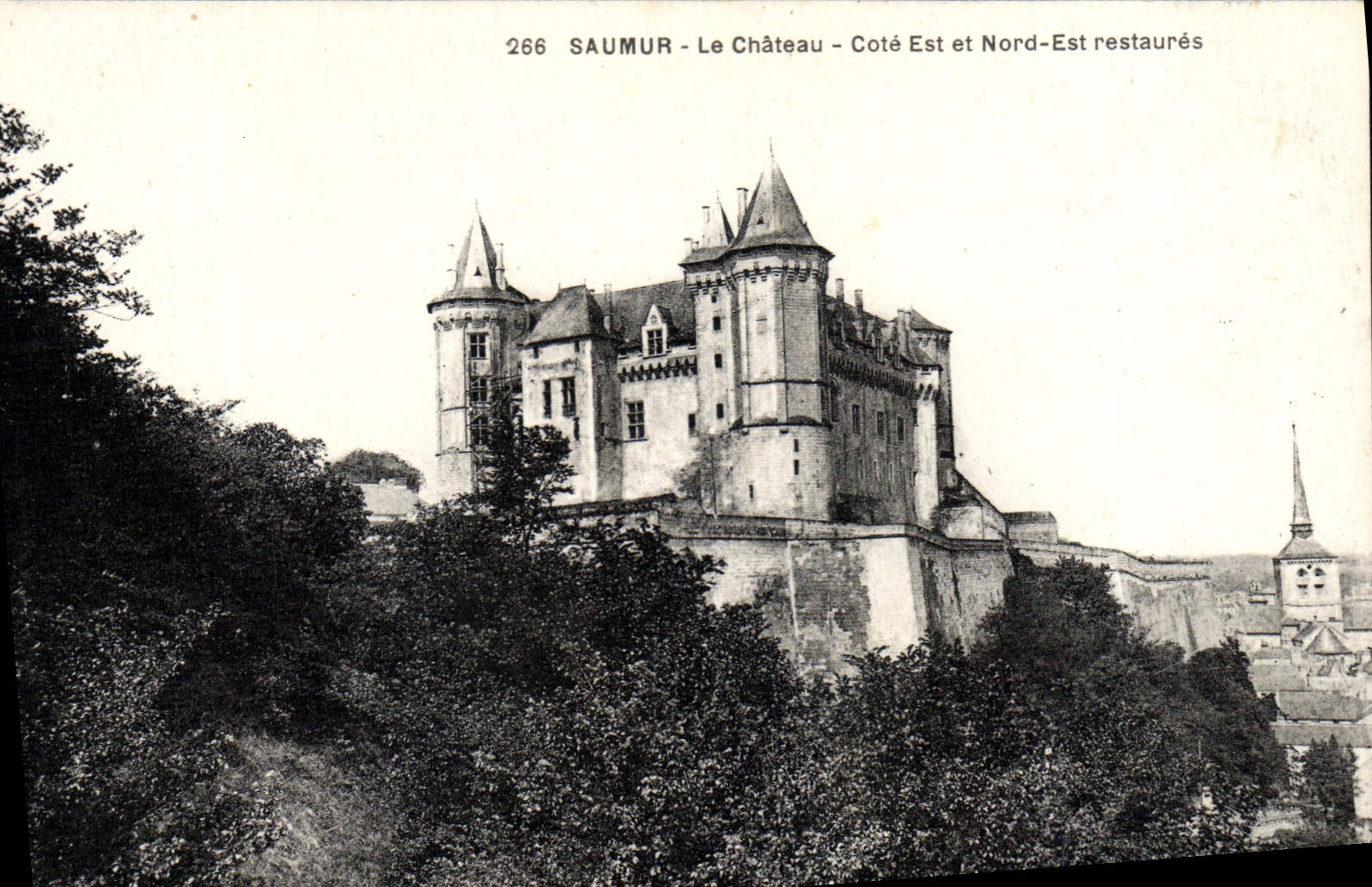 POSTAL Saumur de la VENDIMIA la costa este del castillo y el Restore del este del norte