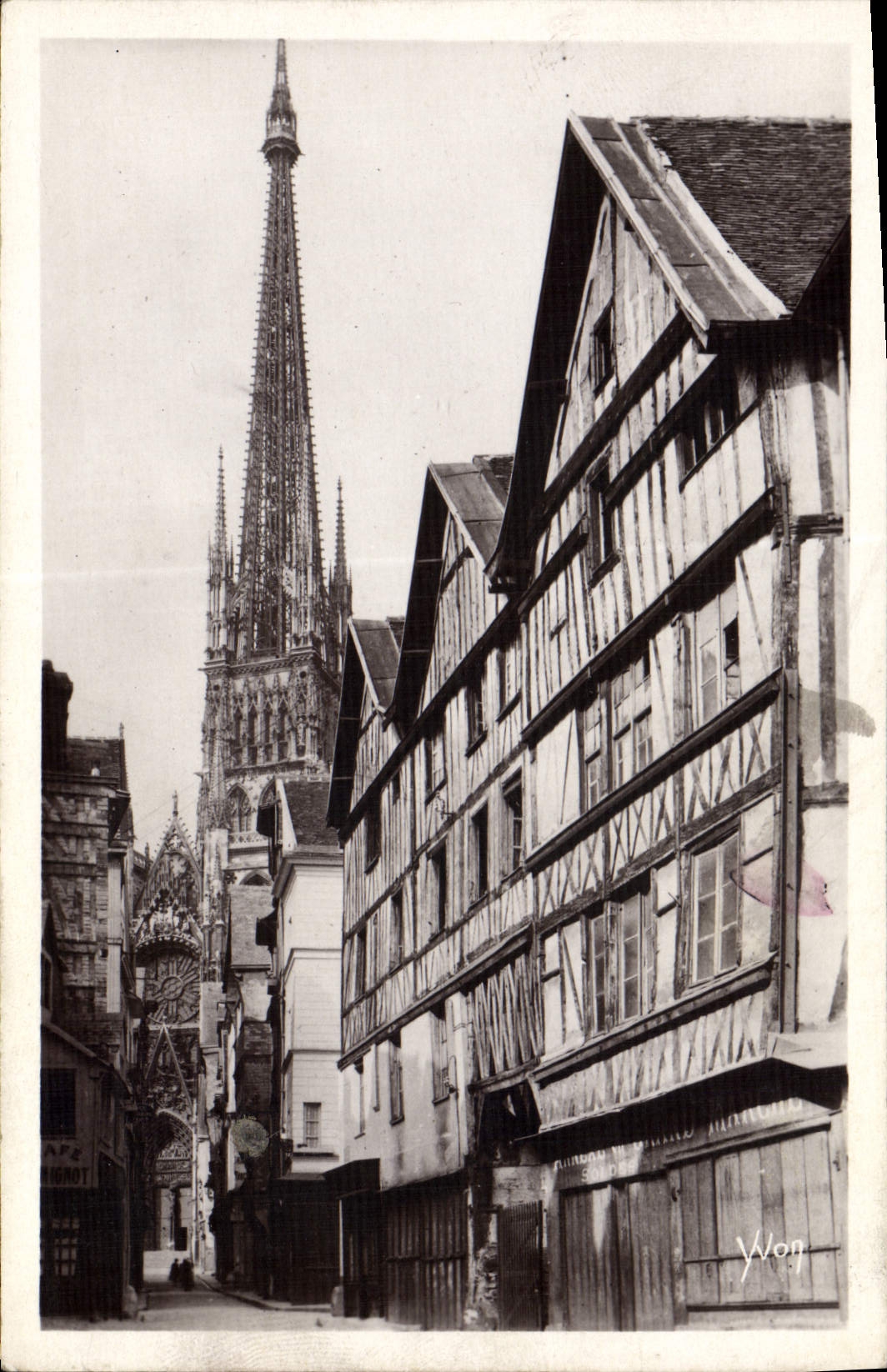 VINTAGE POSTCARD Rouen Old woman Street