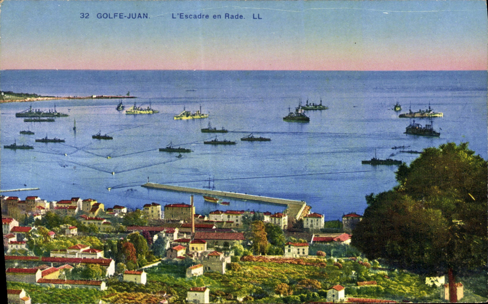 CPA Golfe Juan L'Escadre En Rade Bateaux