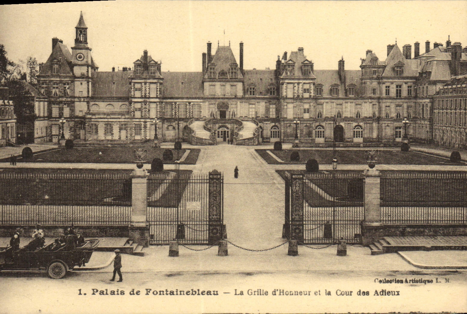 VINTAGE POSTCARD Palate De Fontainebleau the Grid Of honor And Automobile Court Of the Good-byes