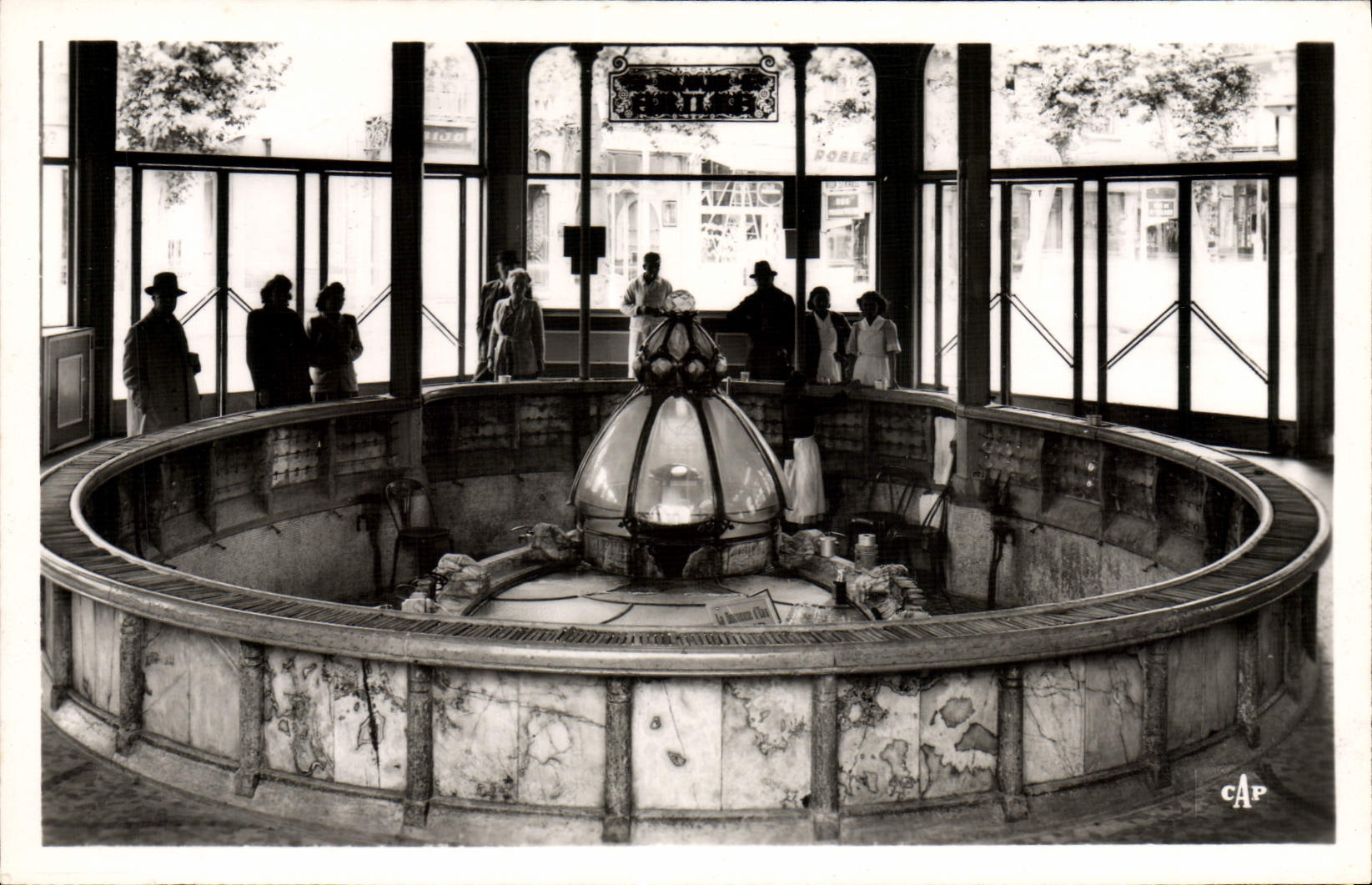 CPA Vichy Source Grande Grille