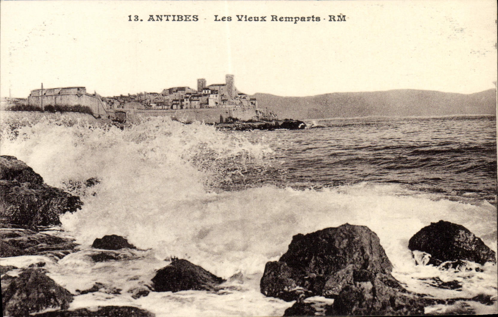 CPA Antibes Les Vieux Remparts