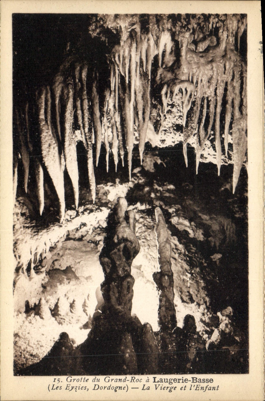 CPA Grotte du Grand Roc a Laugerie Basse La vierge et l'enfant