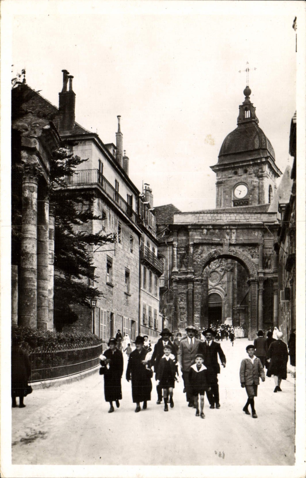 POSTAL MODERNA catedral negra de la puerta de Besanzón les Bains y jardín público arqueológico