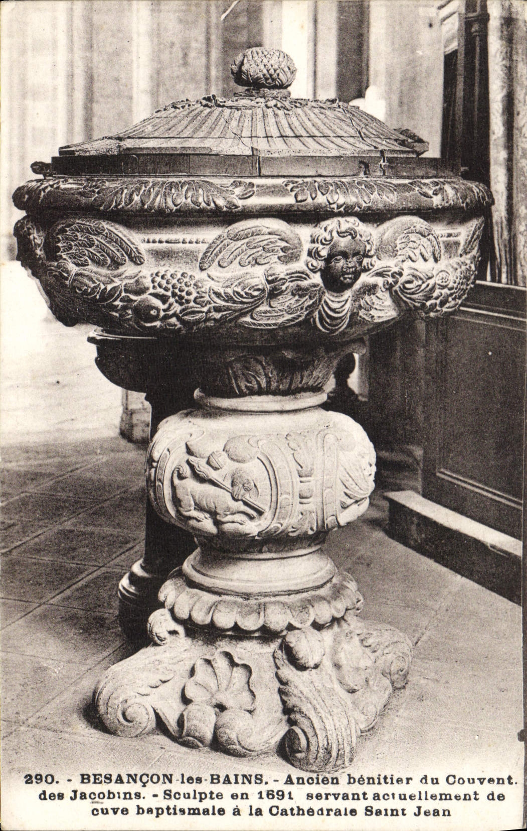 Stoup de Besanzón de la POSTAL de la VENDIMIA viejo del convento del Jacobins