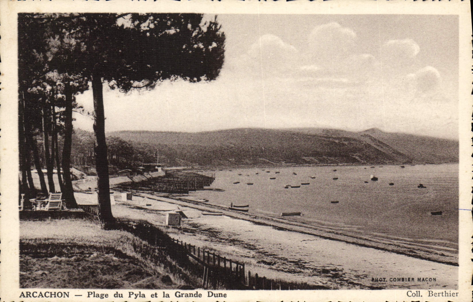 VINTAGE POSTCARD Arcachon Beach Of Pyla And the Large Dune