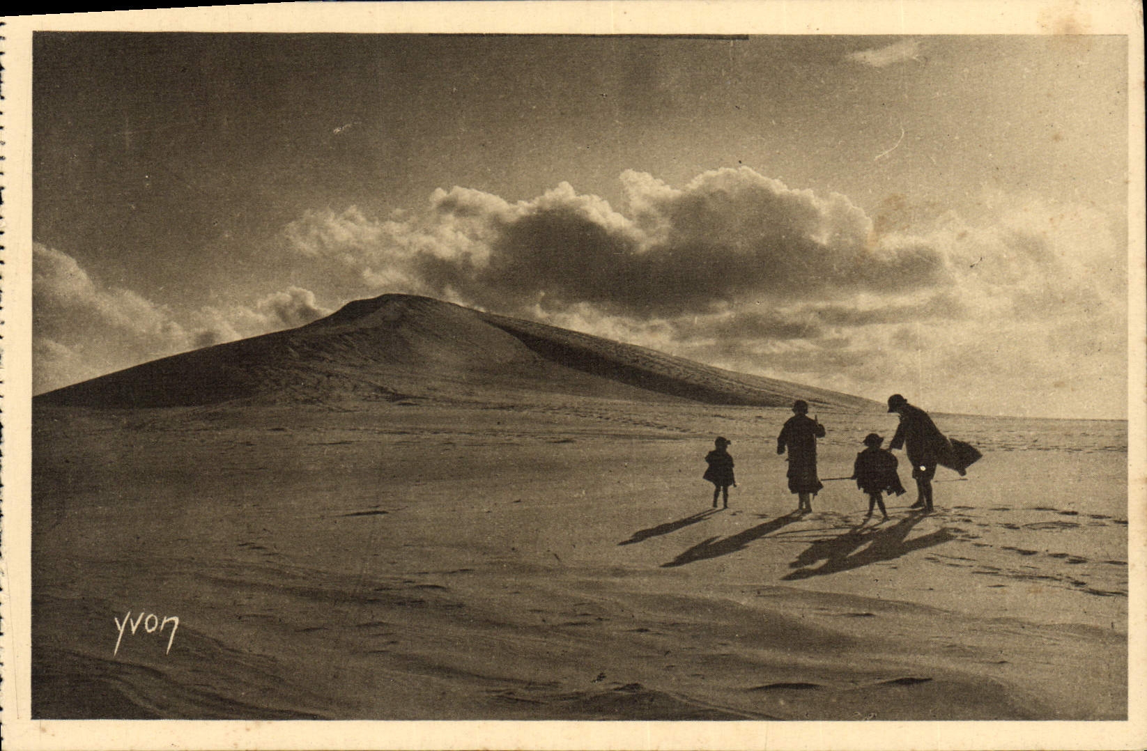 VINTAGE POSTCARD Arcachon the Large Dune De Pilat