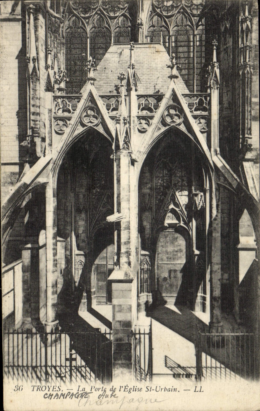 CPA Troyes La Porte De I'Eglise St Urbain