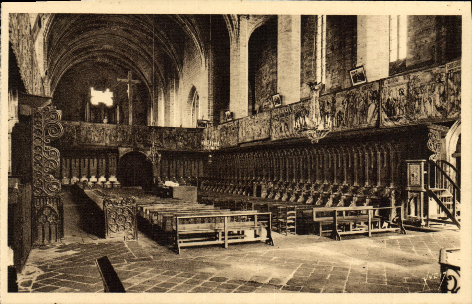 VINTAGE POSTCARD the Church Of the Chair God the abbey Gothic Stalls and tapestries of Flandes
