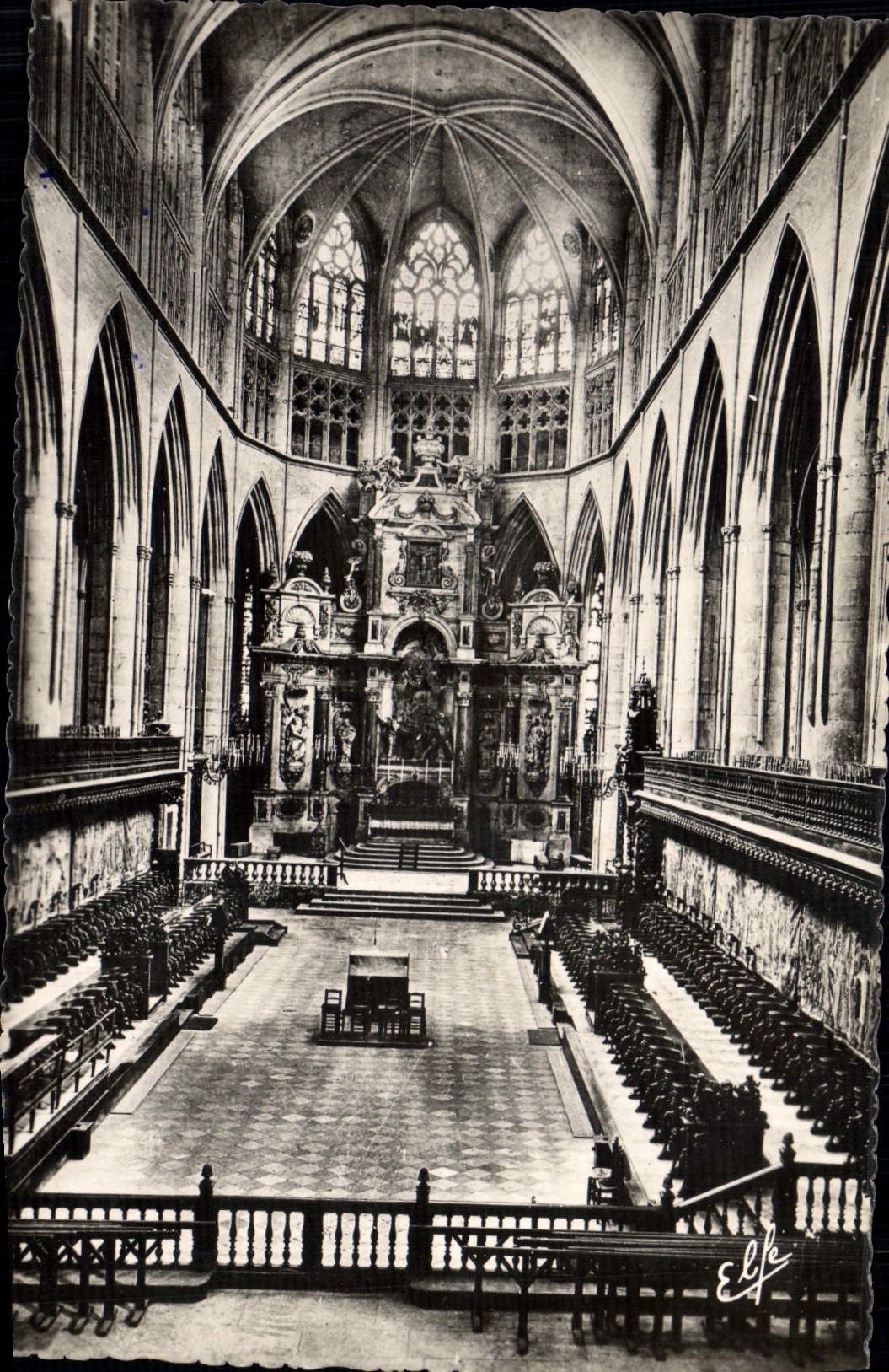 CPM Toulouse Cathedrale St Etienne Le Choeur Les voutes Stalles Le retable du maitre autel