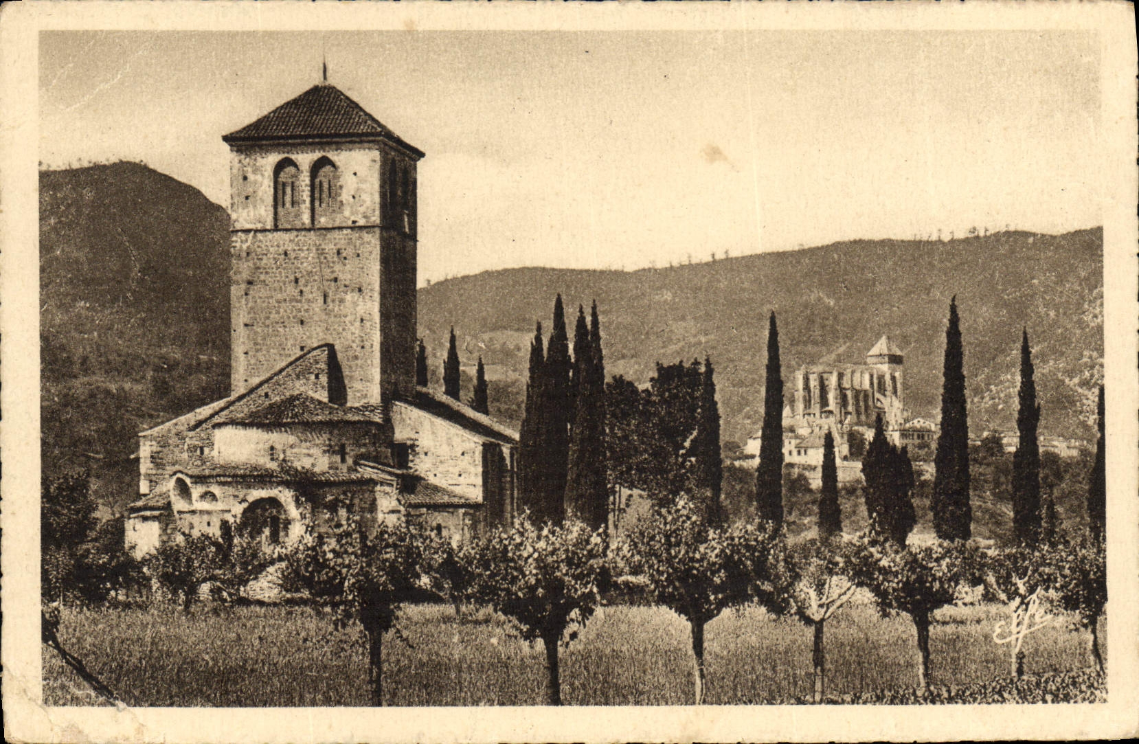 VINTAGE POSTCARD Holy Bertrand De Comminges the church Holy Just