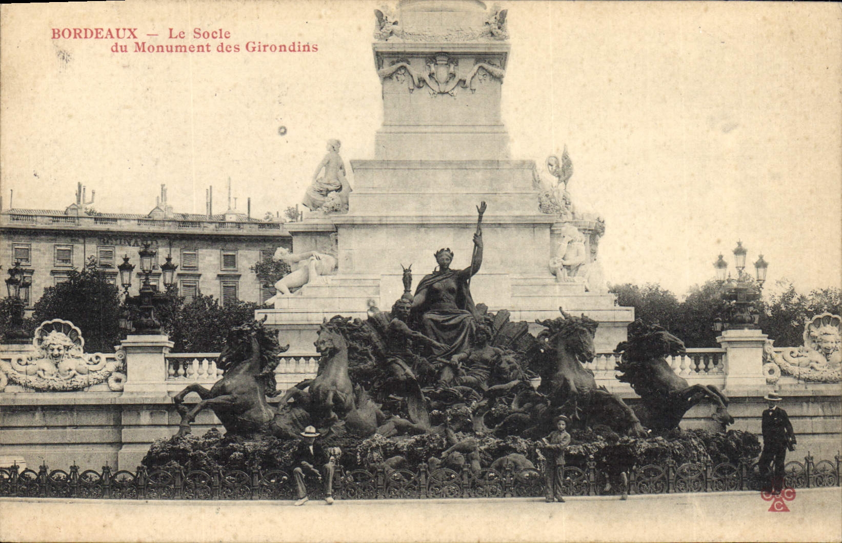 CPA Bordeaux Le Socle Du Monument Des Girondins