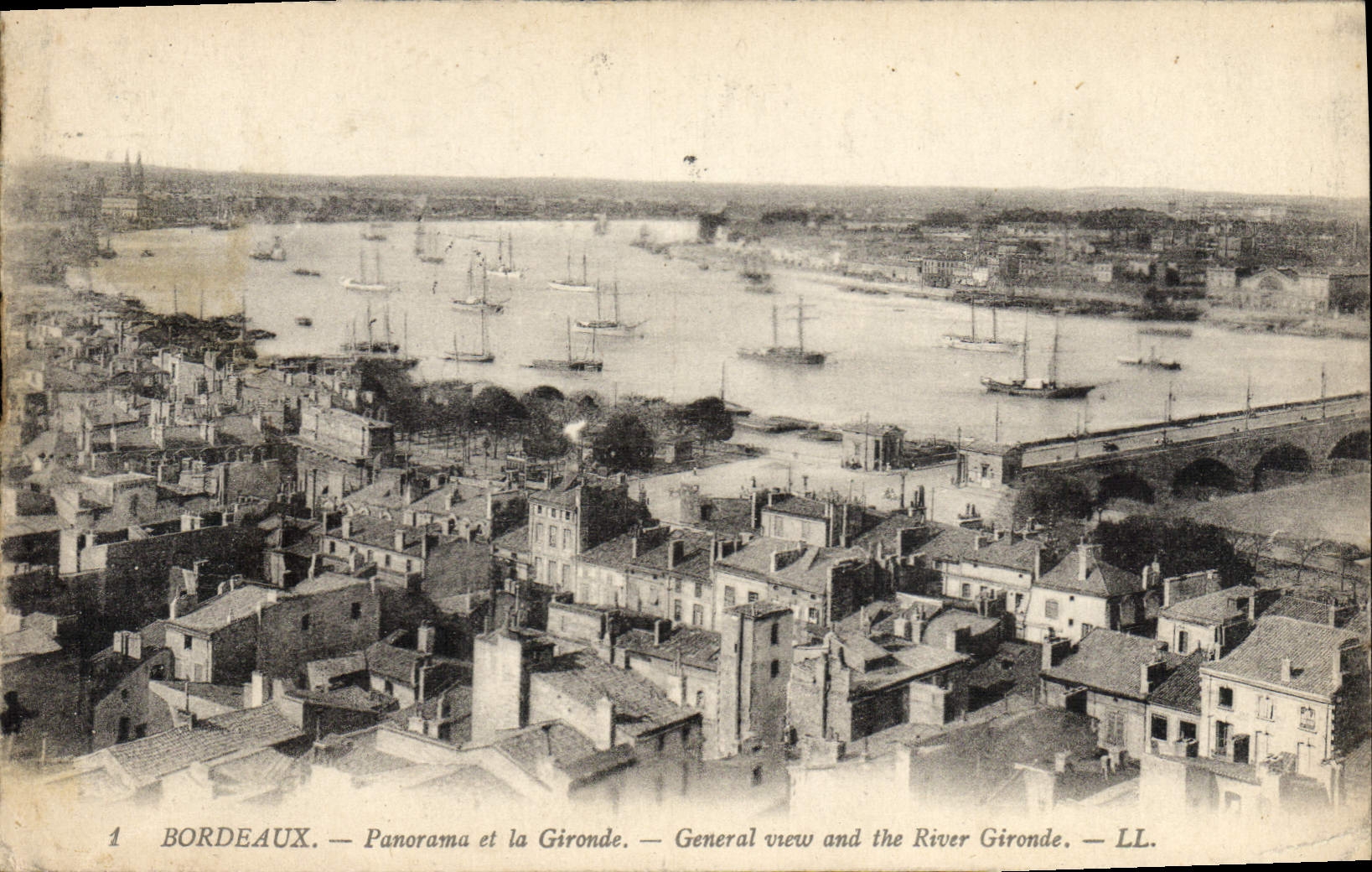 Panorama de Burdeos de la POSTAL de la VENDIMIA y la Gironda