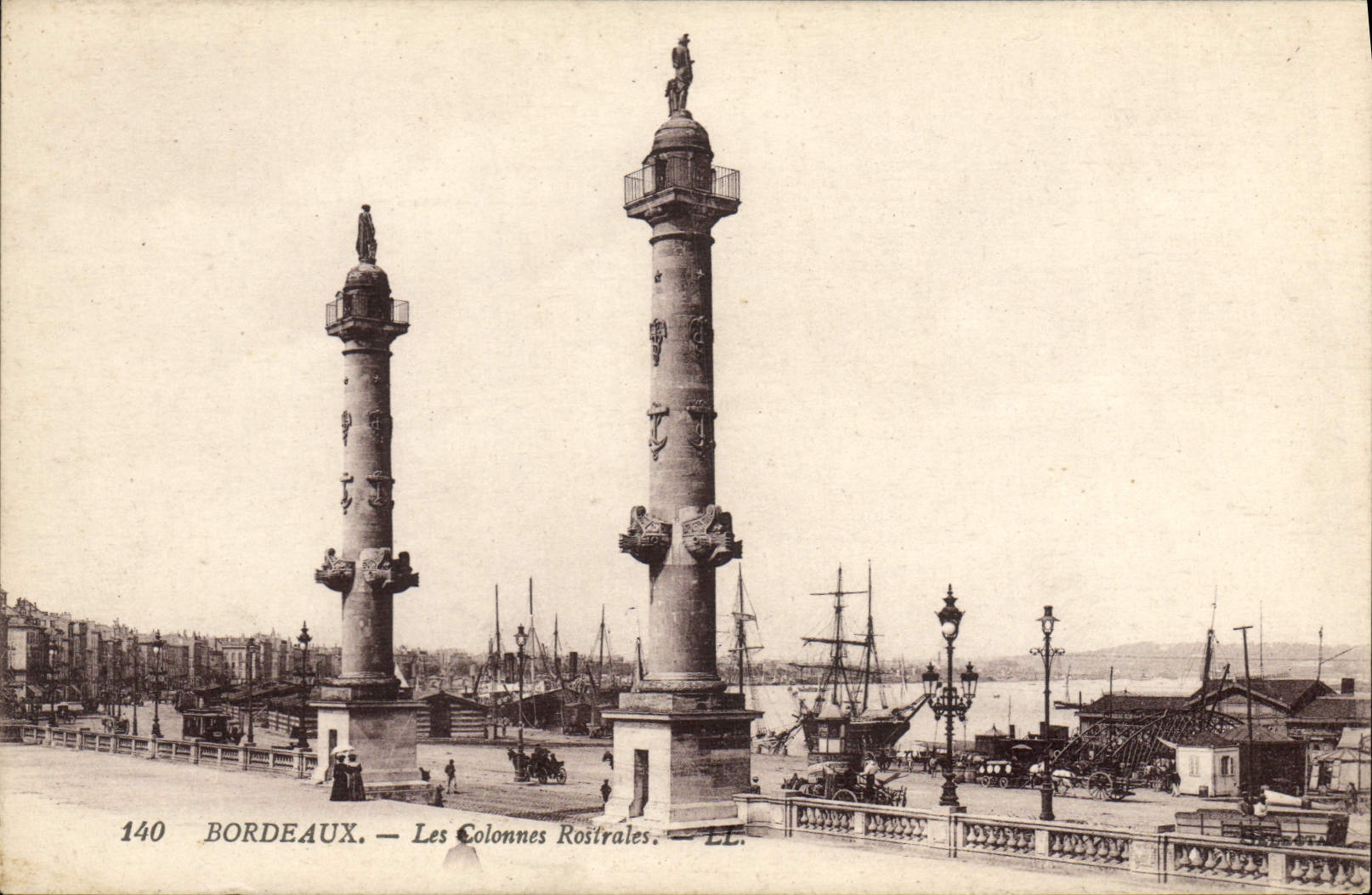 CPA Bordeaux Les Colonnes Rostrales