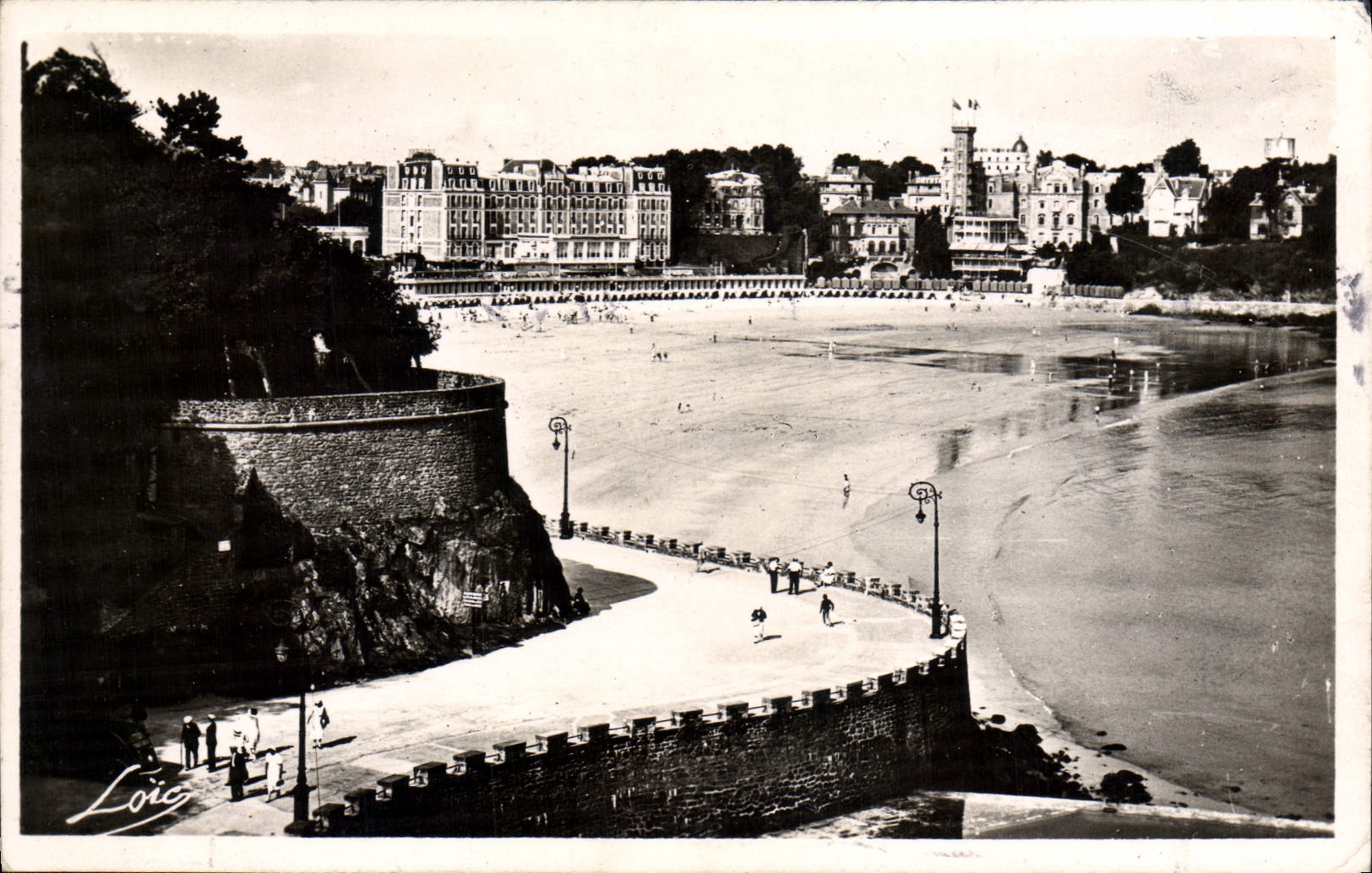 VINTAGE POSTCARD Dinard the Beach of the lock