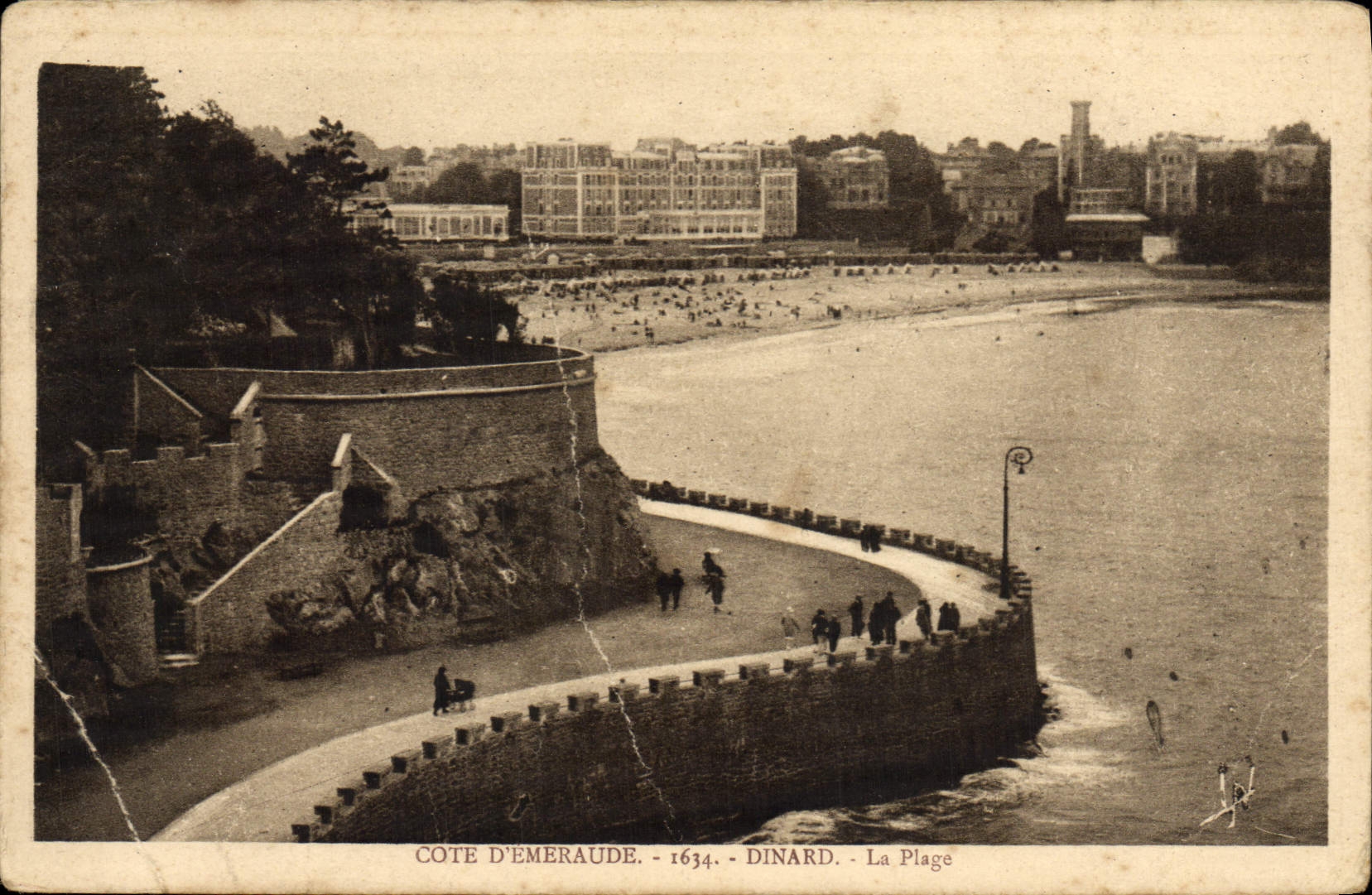 VINTAGE POSTCARD Dinard Dimensions Emerald the beach