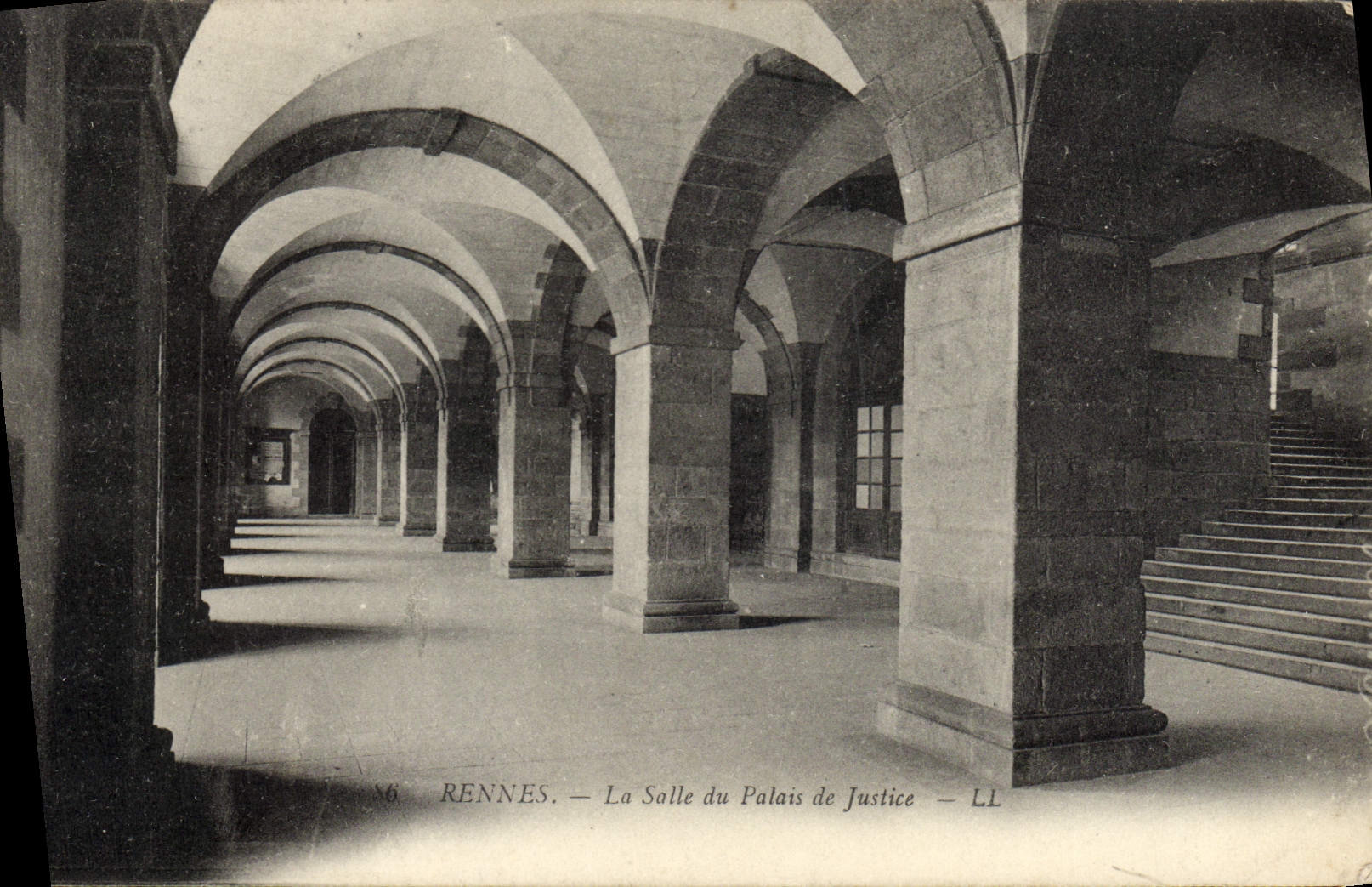 CPA Rennes la Salle du Palais de Justice
