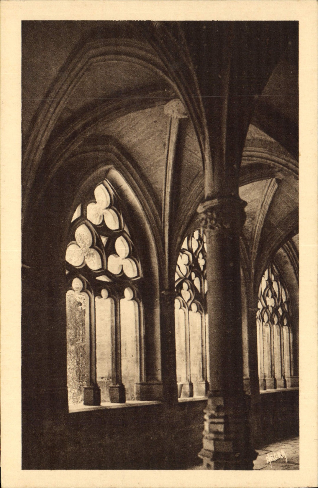 VINTAGE POSTCARD Villefranche de Rouergue Chartreuse the small cloister