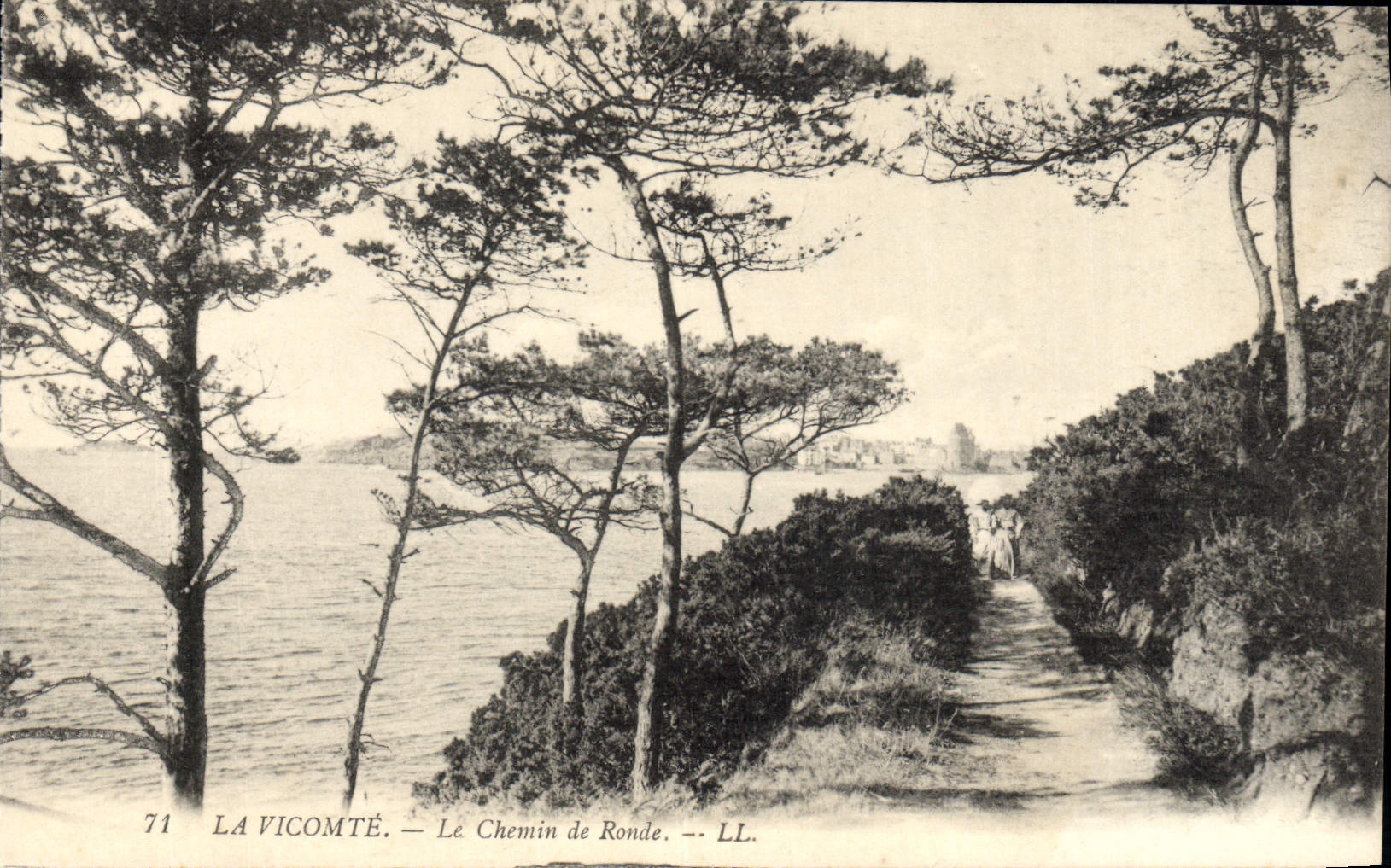 CPA La Vicomte Le Chemin de Ronde