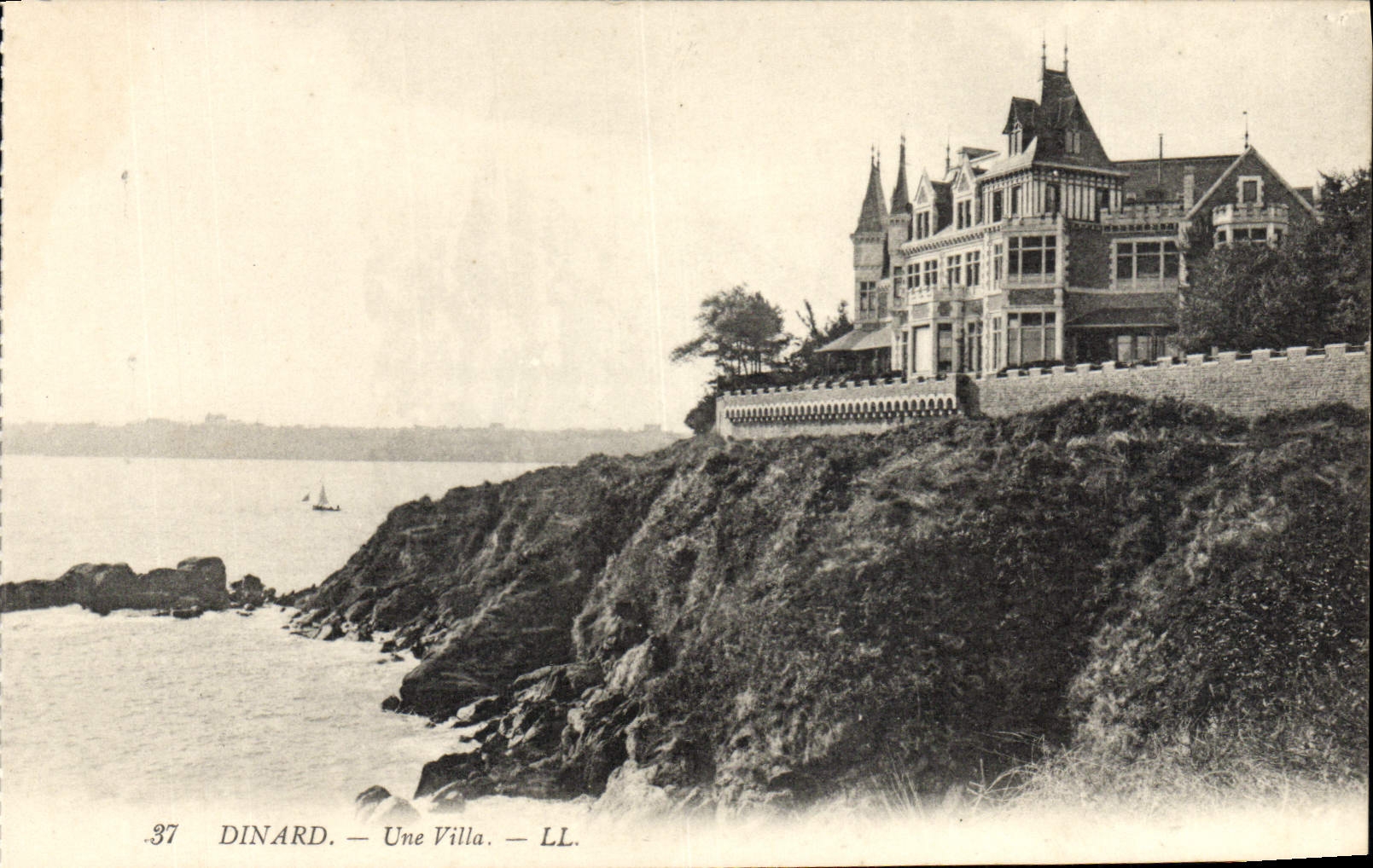 CPA Dinard Une Villa