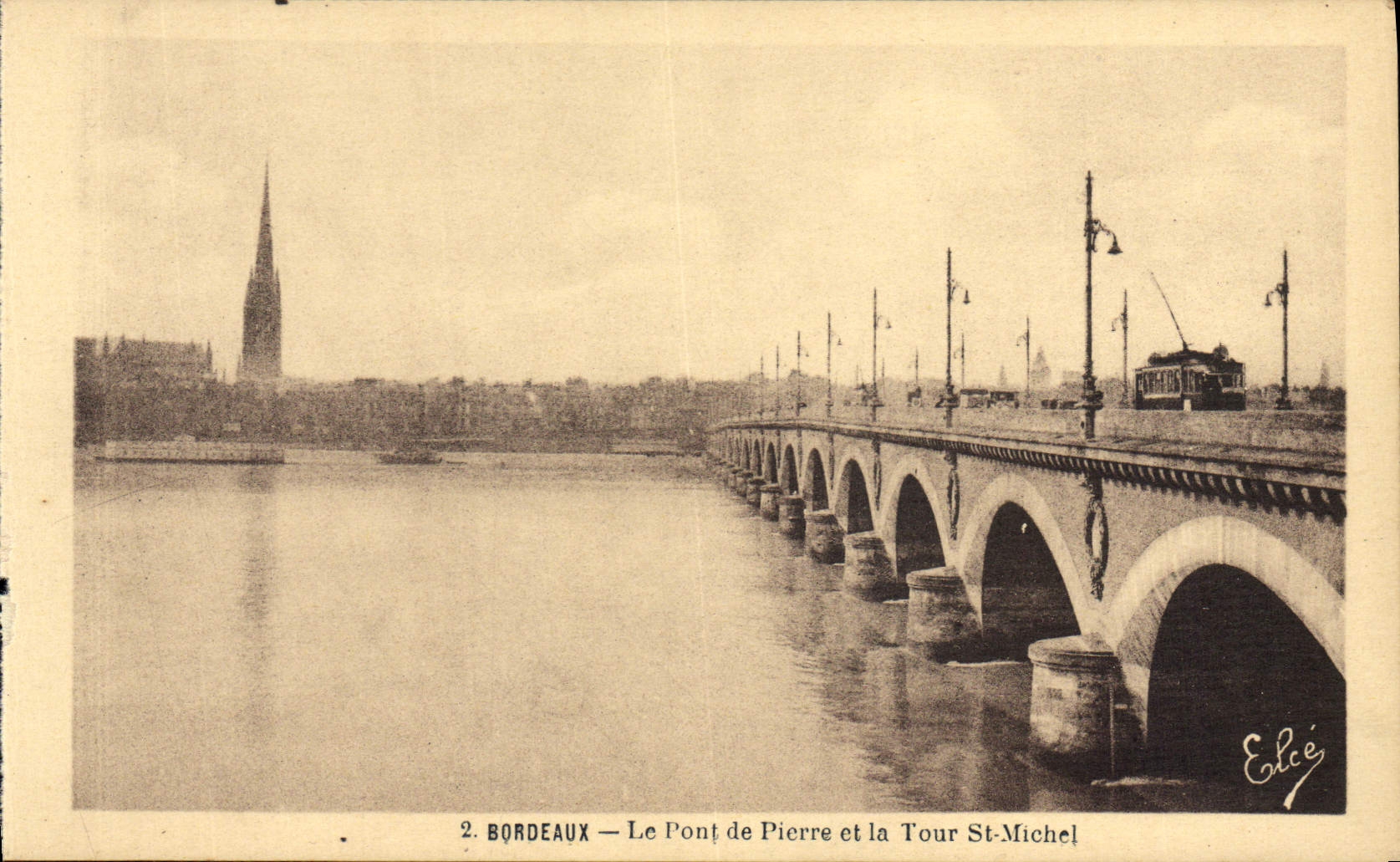 CPA Bordeaux Le Pont de Pierre et la Tour St Michel