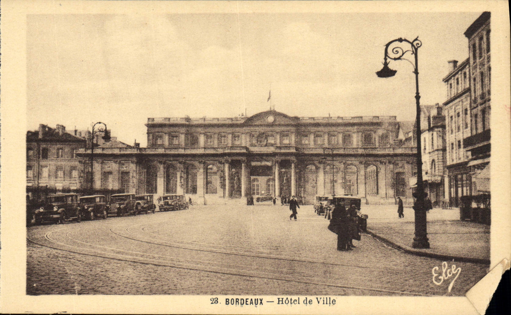 Ayuntamiento de Burdeos de la POSTAL de la VENDIMIA