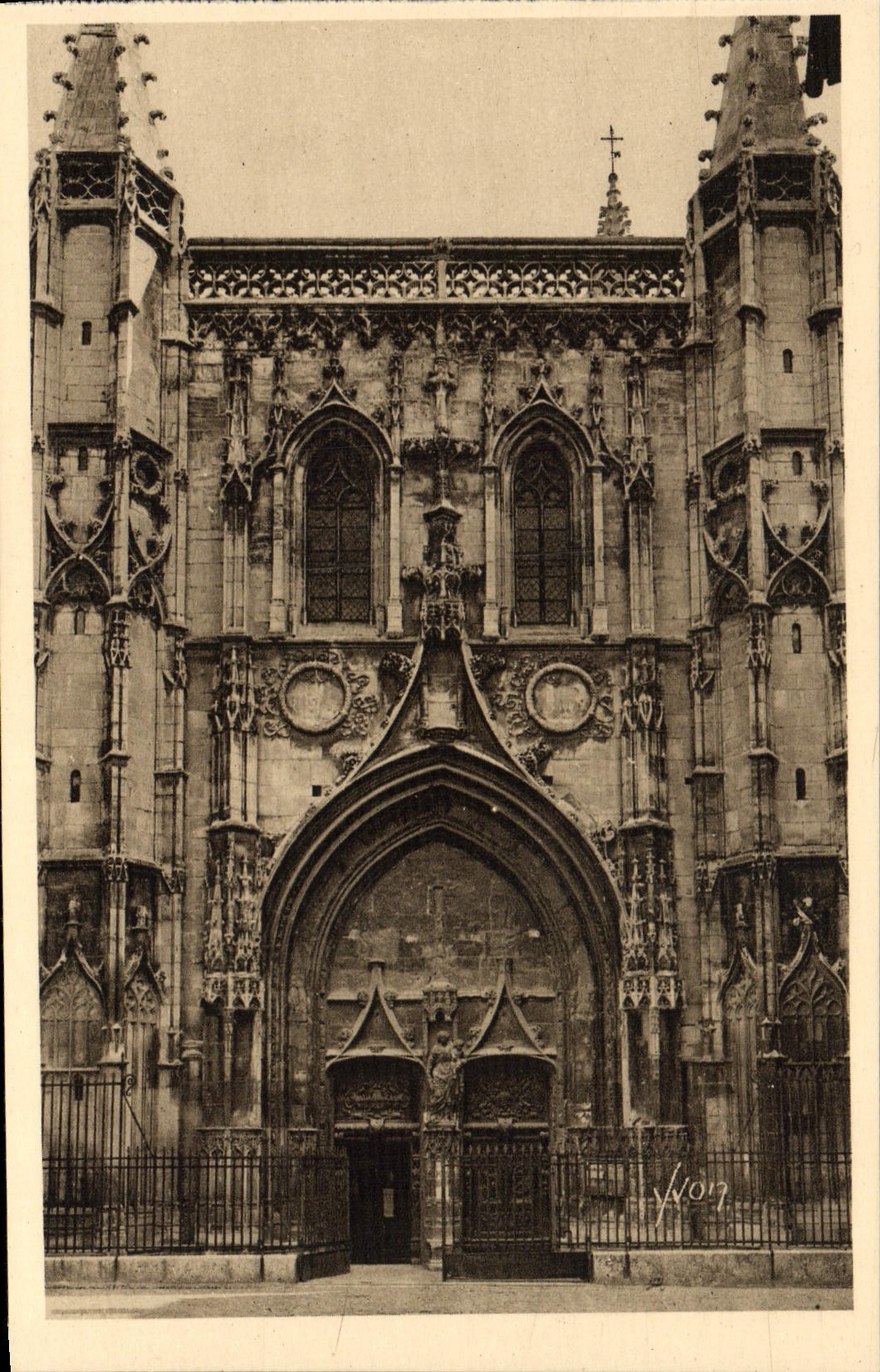 Ataque frontal de Avignon de la POSTAL de la VENDIMIA del Saint Pierre de la iglesia