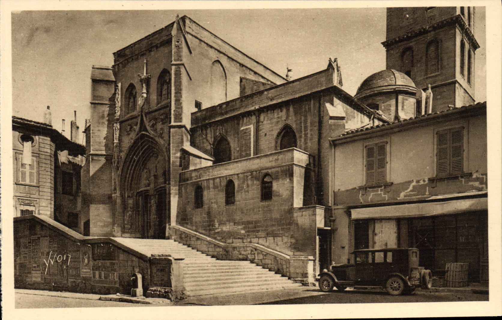 Iglesia Agricol de Avignon de la POSTAL de la VENDIMIA Saint