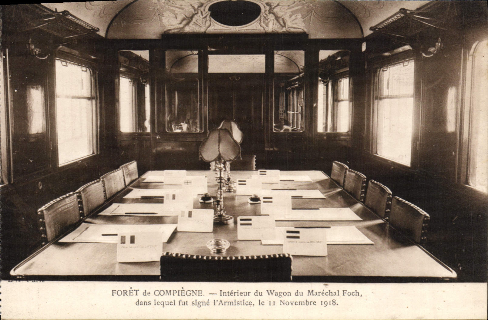 CPA Foret de Compiegne Interieur du Wagon du Marechal Foch
