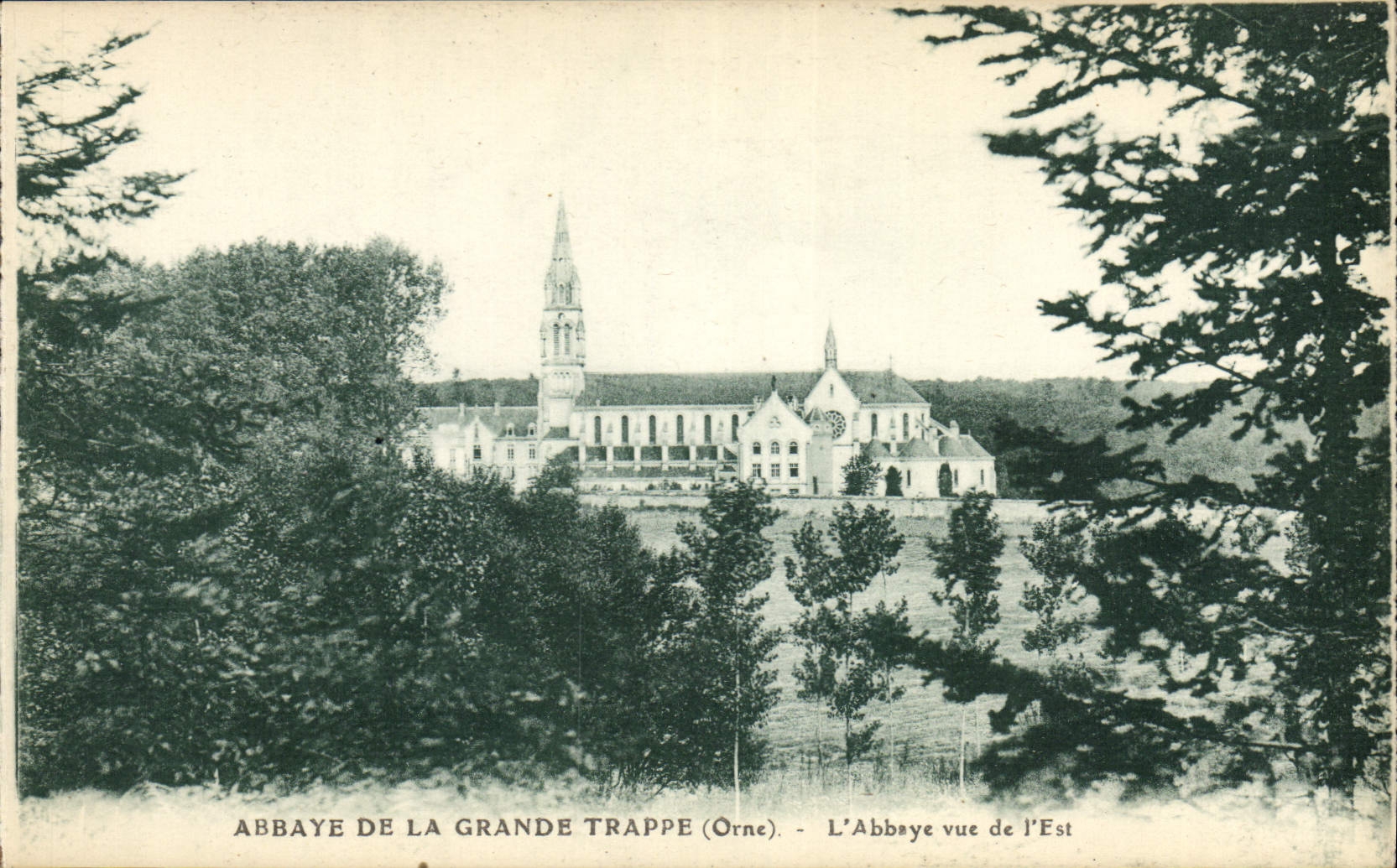 CPA Abbaye De La Grande Trappe L'abbaye vue de l'Est