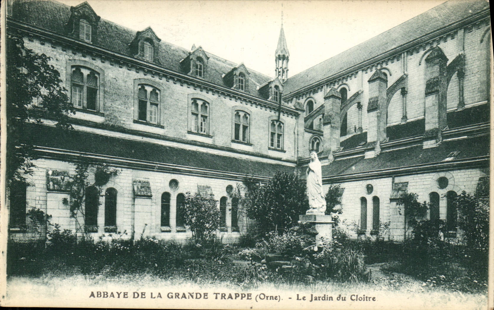 CPA Abbaye De La Grande Le Jardin du Cloitre