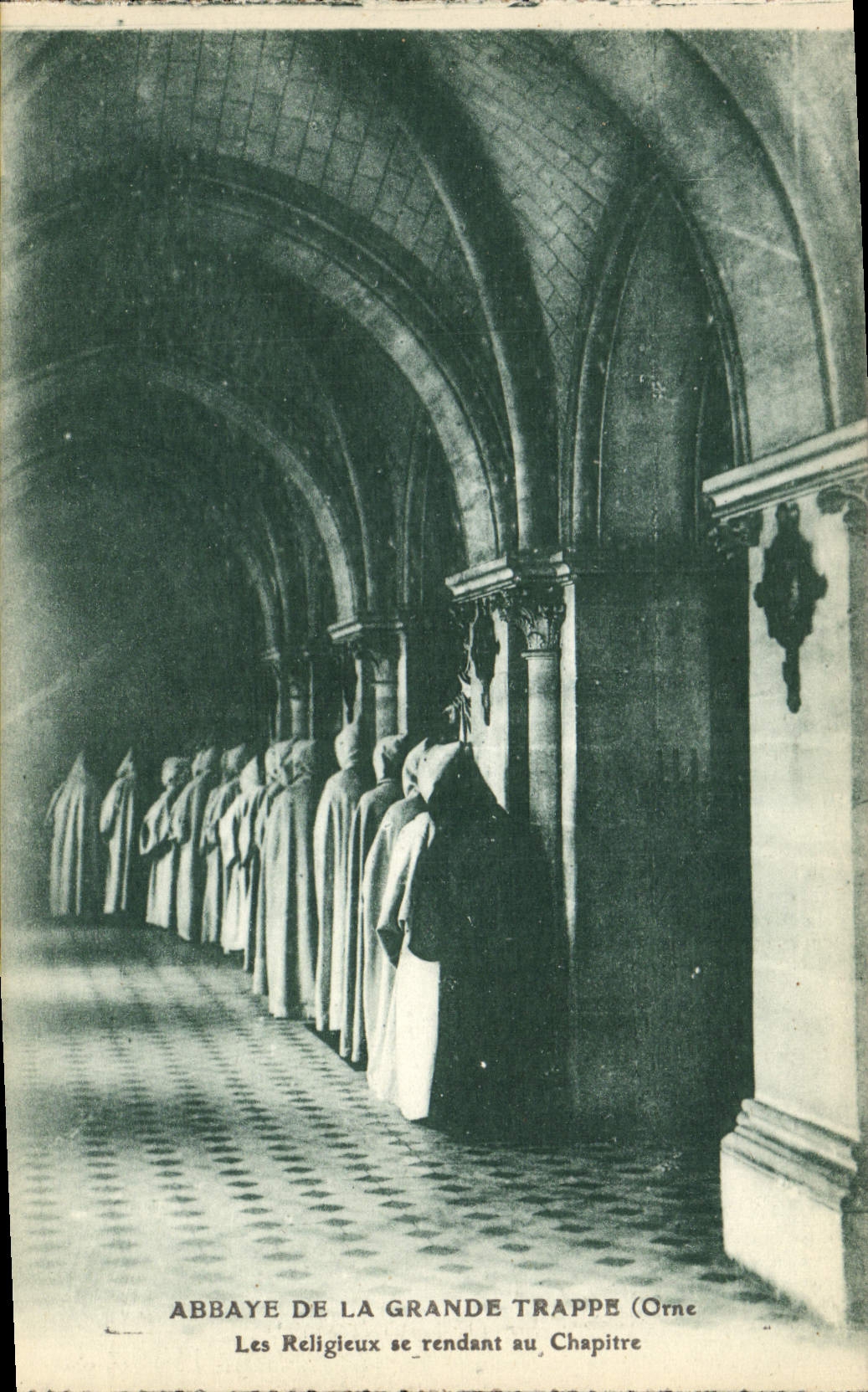 CPA Abbaye De La Grande Trappe Les religieux se rendant au chapitre
