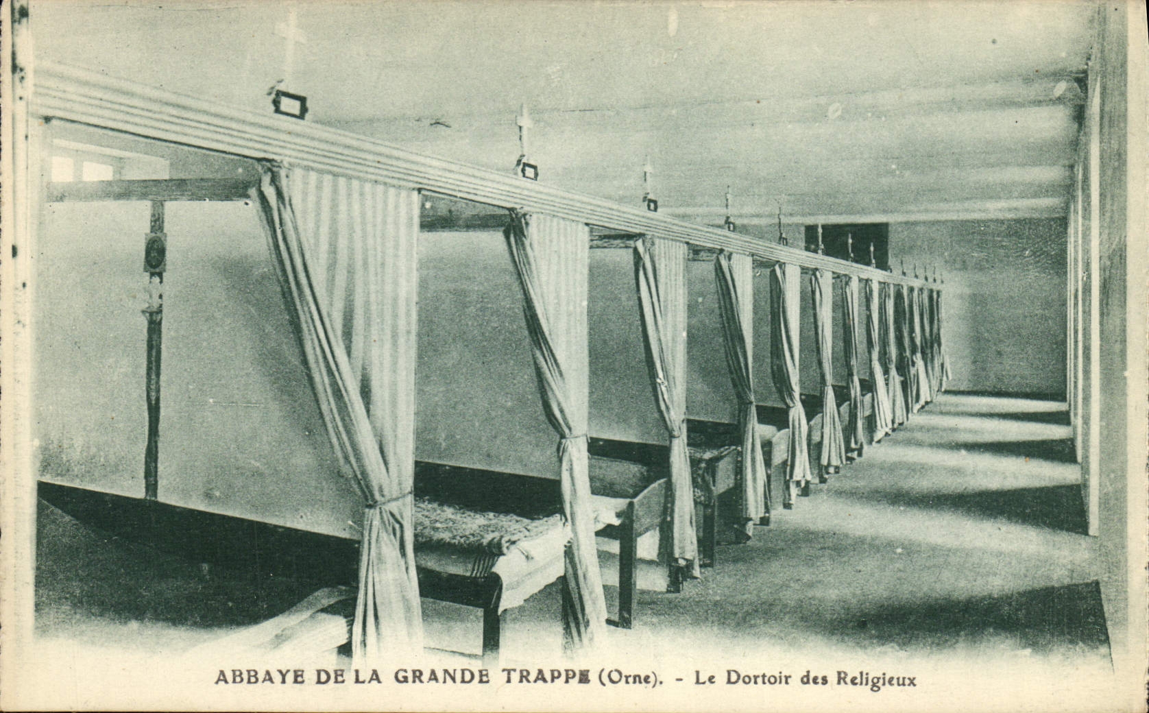 Abadía de la POSTAL de la VENDIMIA de la puerta de trampa grande el dormitorio de los monjes